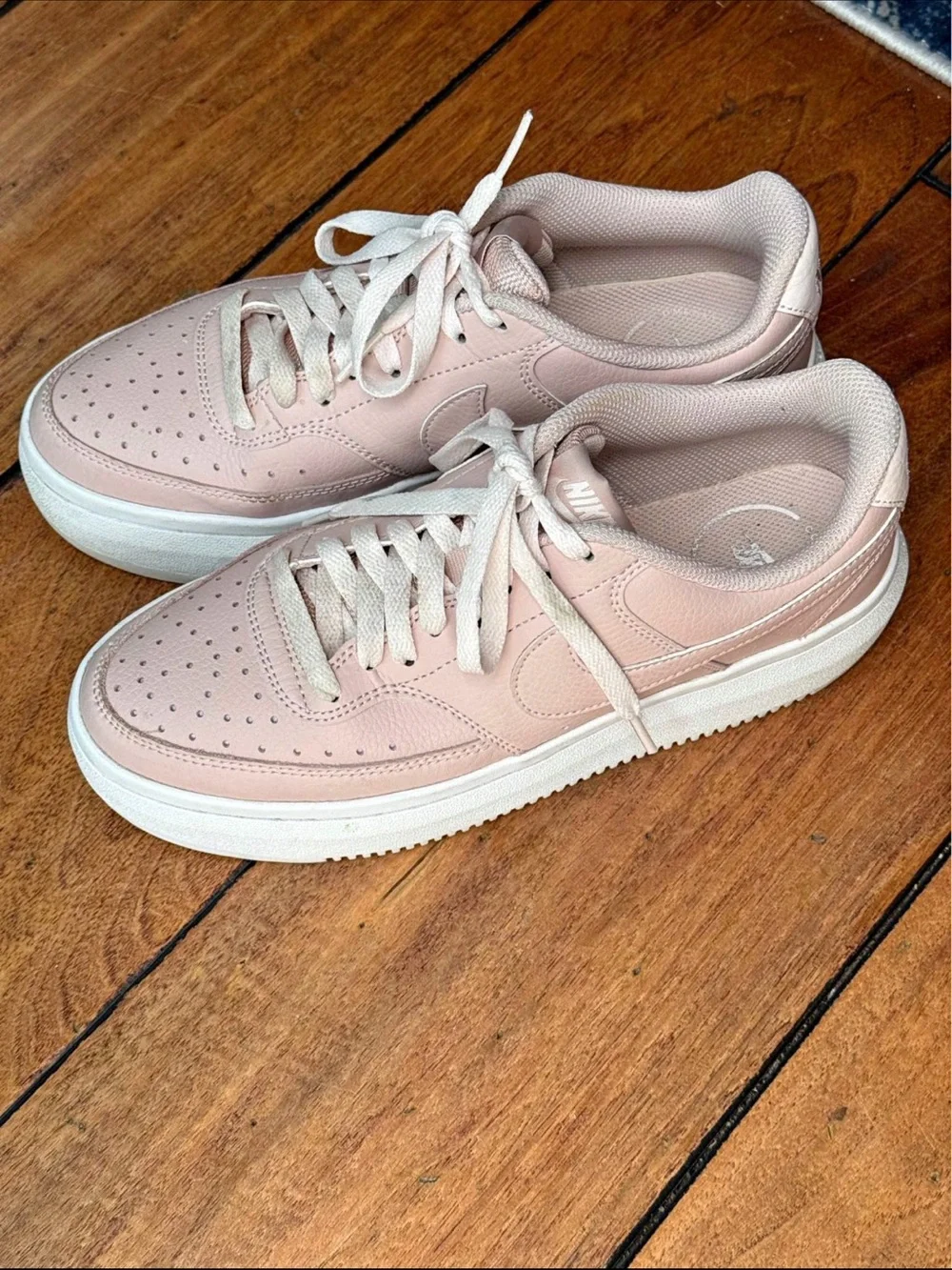 Nike DM0113- Court Vision Alta Gr. 42_ Embroidered Pink Oxford Size 8